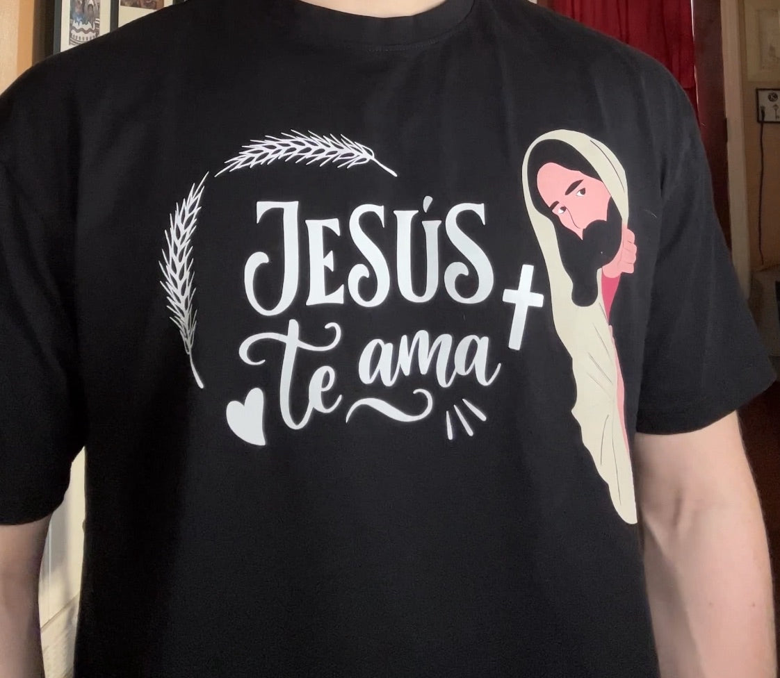 Heavyweight "Jesús Te ama" Spanish t-shirt